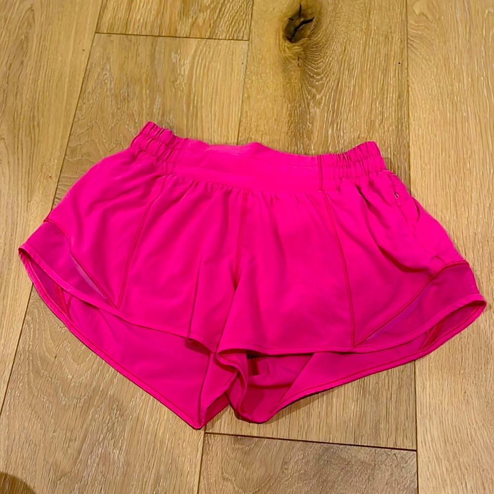 BRAND NEW LULULEMON HOTTY HOT SHORTS